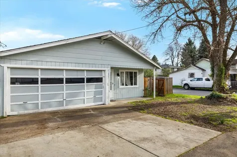 621 S Shasta Avenue Eagle Point OR 97524