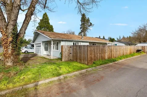 621 S Shasta Avenue Eagle Point OR 97524