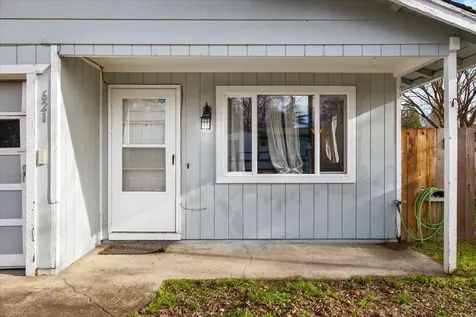 621 S Shasta Avenue Eagle Point OR 97524