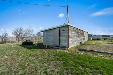 2748 NE Loucks Road Madras OR 97741