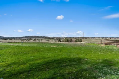 2748 NE Loucks Road Madras OR 97741