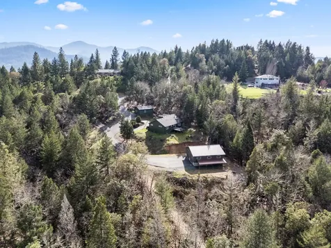 170 Pine Ridge Drive Grants Pass OR 97527