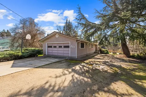 837 S Royal Avenue Eagle Point OR 97524