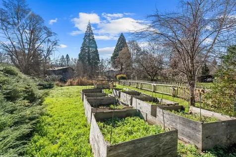 837 S Royal Avenue Eagle Point OR 97524