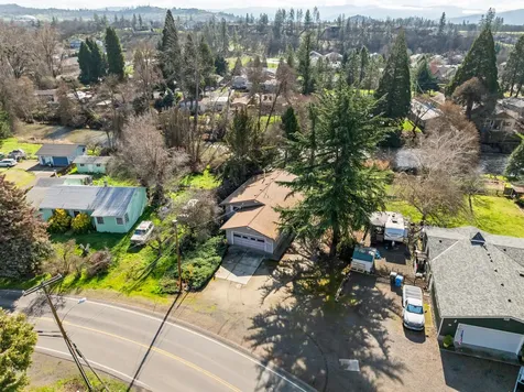 837 S Royal Avenue Eagle Point OR 97524