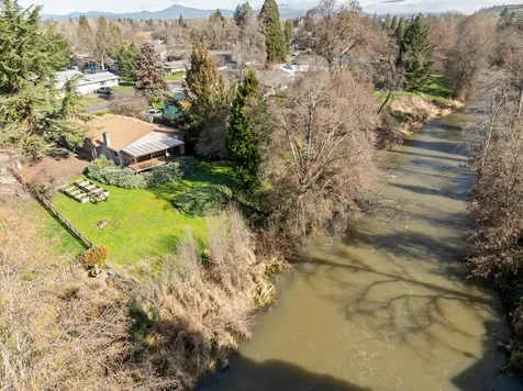837 S Royal Avenue Eagle Point OR 97524