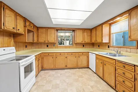 837 S Royal Avenue Eagle Point OR 97524