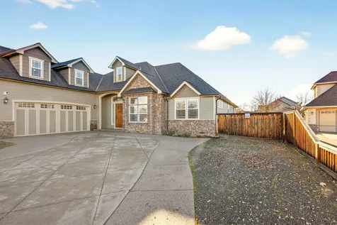 1617 Tennessee Lane Central Point OR 97502