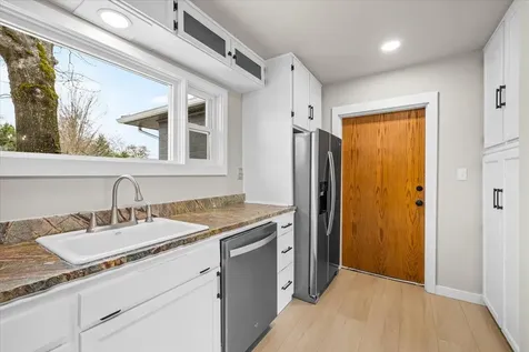 140 N 8th Street Central Point OR 97502