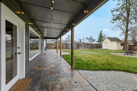 140 N 8th Street Central Point OR 97502