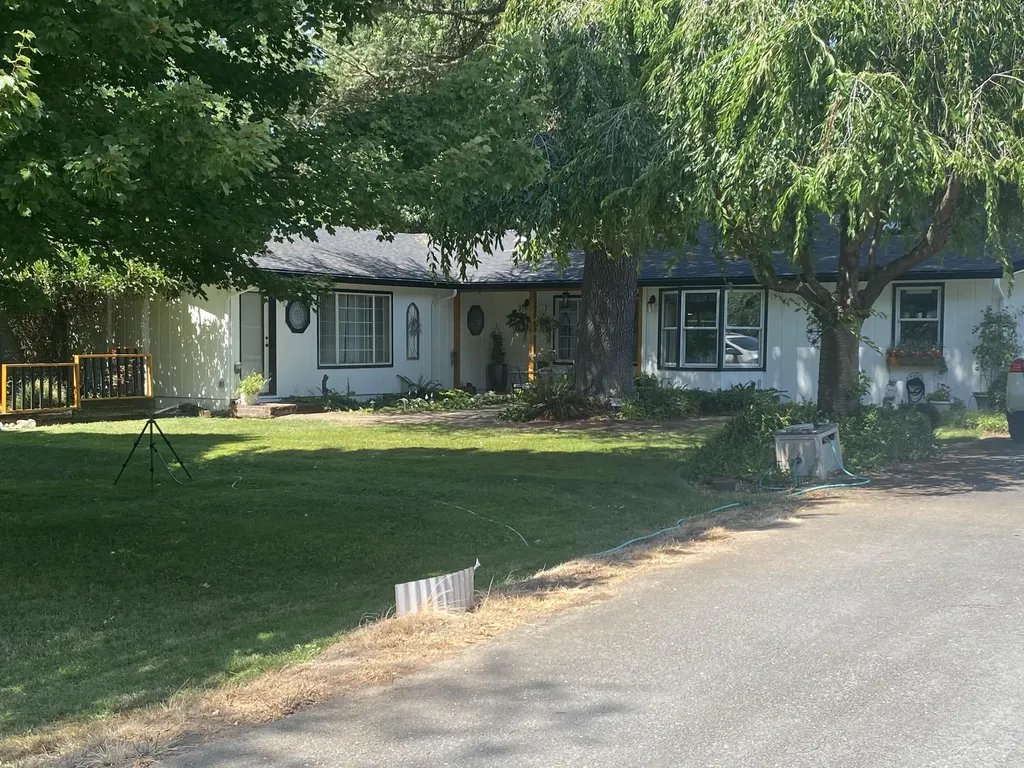 753 W Evans Creek Road Rogue River OR 97537