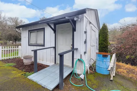 753 W Evans Creek Road Rogue River OR 97537