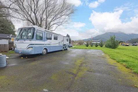 753 W Evans Creek Road Rogue River OR 97537