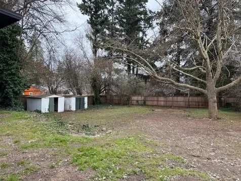 215 Hillhouse Avenue Medford OR 97504