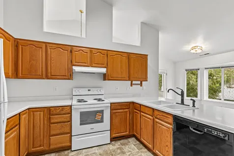 1224 N Modoc Avenue Medford OR 97504