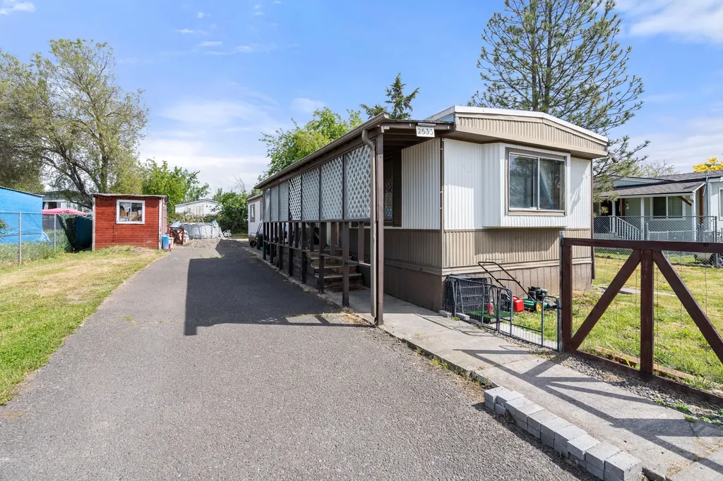 2533 Terrmont Street White City OR 97503