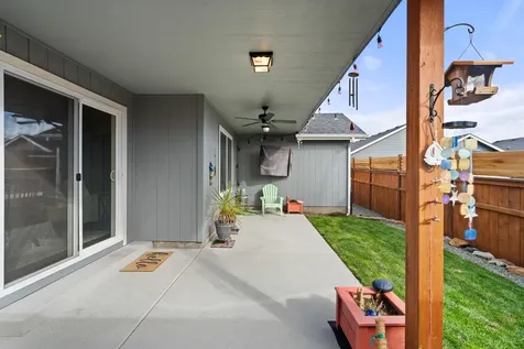 2035 SW Truman Way Grants Pass OR 97526