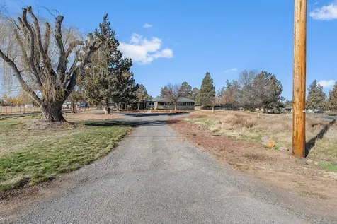 481 SW Helmholtz Way Redmond OR 97756