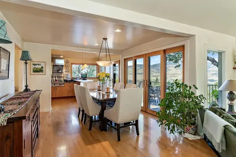 290 Skycrest Drive Ashland OR 97520