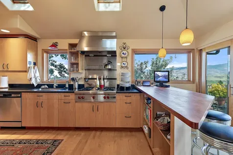 290 Skycrest Drive Ashland OR 97520