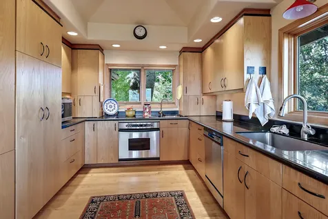 290 Skycrest Drive Ashland OR 97520