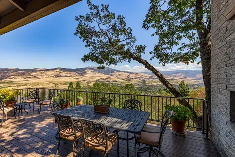 290 Skycrest Drive Ashland OR 97520