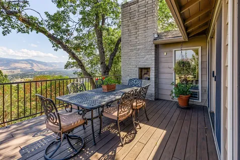 290 Skycrest Drive Ashland OR 97520
