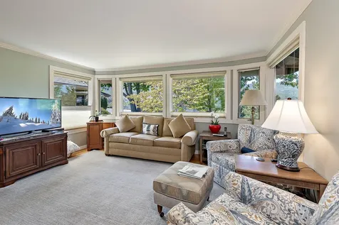 290 Skycrest Drive Ashland OR 97520