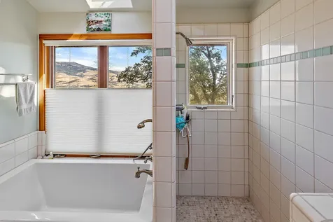 290 Skycrest Drive Ashland OR 97520