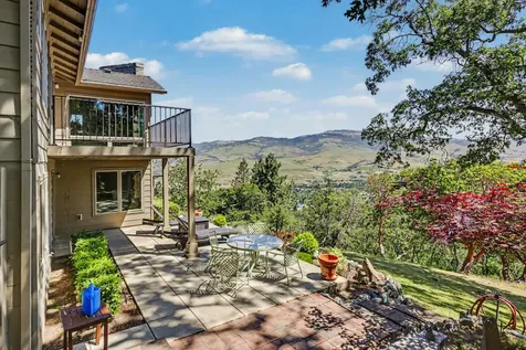 290 Skycrest Drive Ashland OR 97520