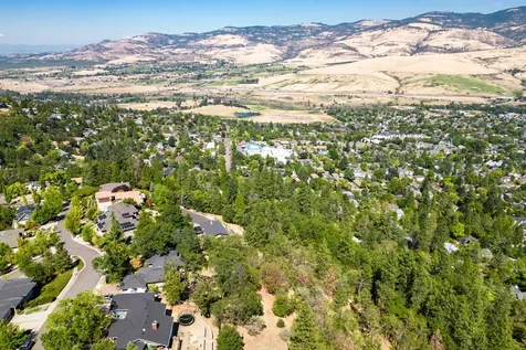 290 Skycrest Drive Ashland OR 97520