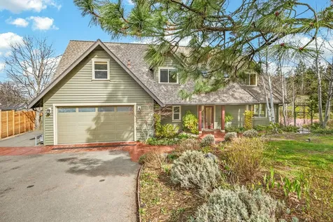 523 Strawberry Lane Ashland OR 97520