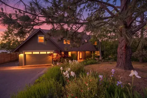 523 Strawberry Lane Ashland OR 97520