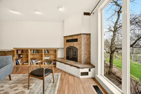 523 Strawberry Lane Ashland OR 97520