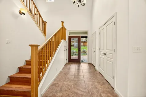 523 Strawberry Lane Ashland OR 97520