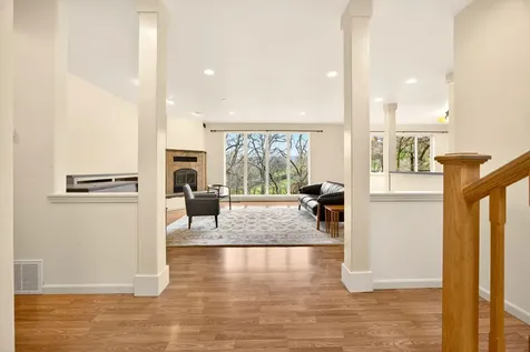 523 Strawberry Lane Ashland OR 97520