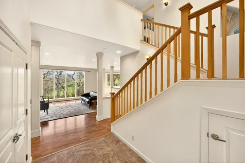 523 Strawberry Lane Ashland OR 97520