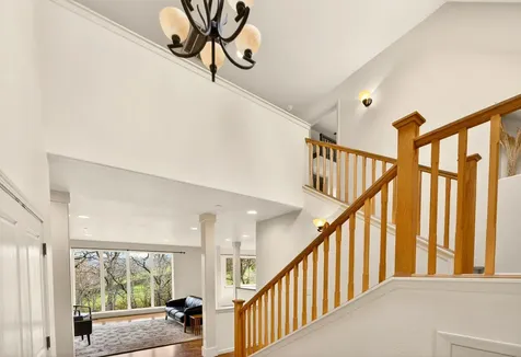 523 Strawberry Lane Ashland OR 97520