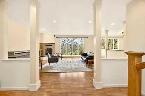 523 Strawberry Lane Ashland OR 97520