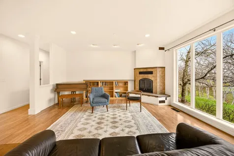 523 Strawberry Lane Ashland OR 97520
