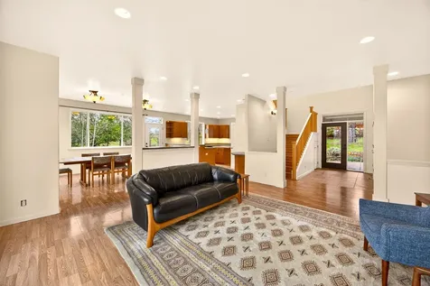 523 Strawberry Lane Ashland OR 97520