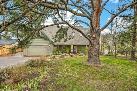 523 Strawberry Lane Ashland OR 97520