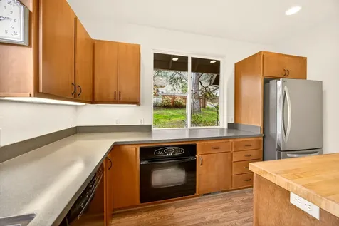 523 Strawberry Lane Ashland OR 97520