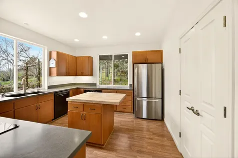523 Strawberry Lane Ashland OR 97520