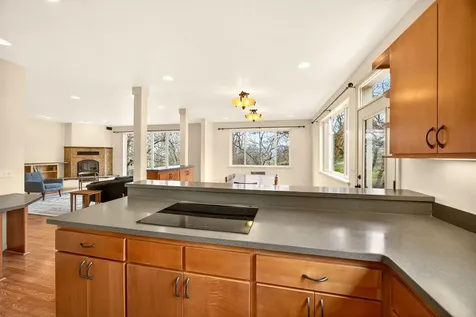 523 Strawberry Lane Ashland OR 97520