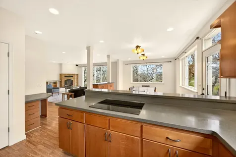523 Strawberry Lane Ashland OR 97520