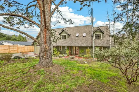 523 Strawberry Lane Ashland OR 97520