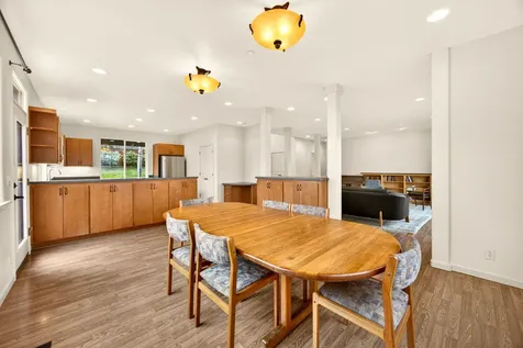 523 Strawberry Lane Ashland OR 97520