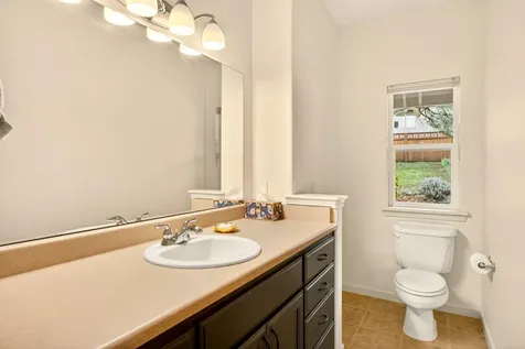 523 Strawberry Lane Ashland OR 97520