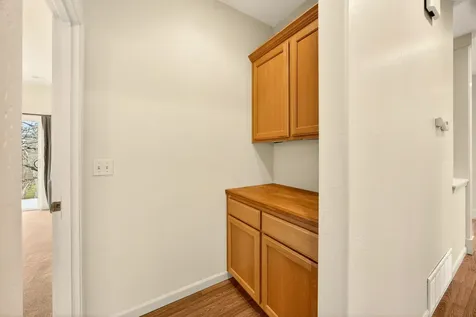 523 Strawberry Lane Ashland OR 97520